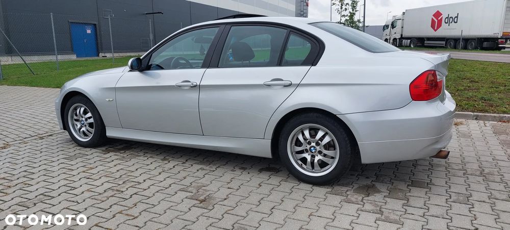 BMW Seria 3 318d - 4
