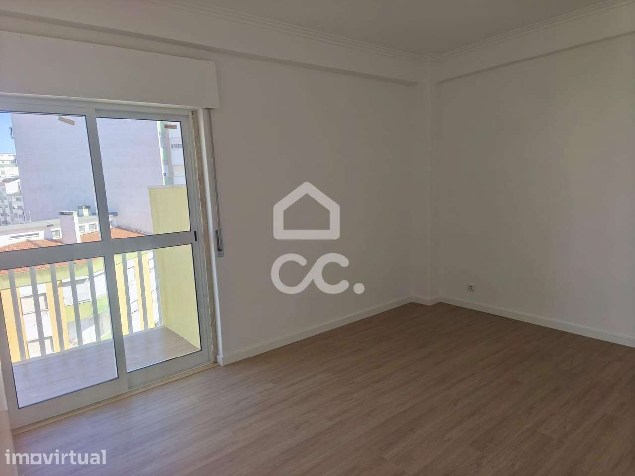 T3 Renovado com 3 Varandas na Amadora - Grande imagem: 4/44
