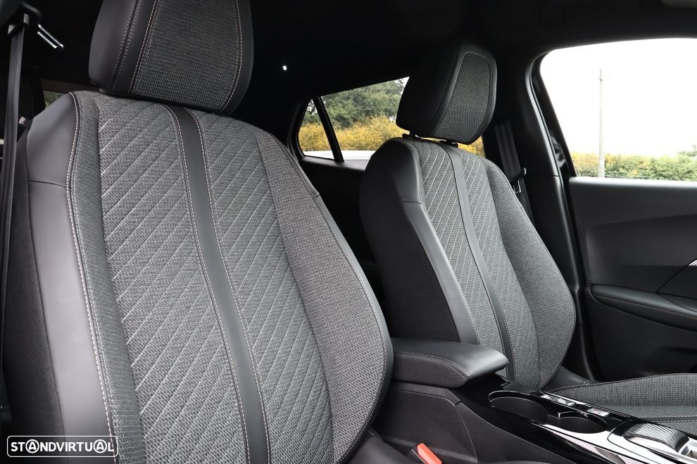 Peugeot 2008 1.2 Hybrid Allure e-DCS6 - 11