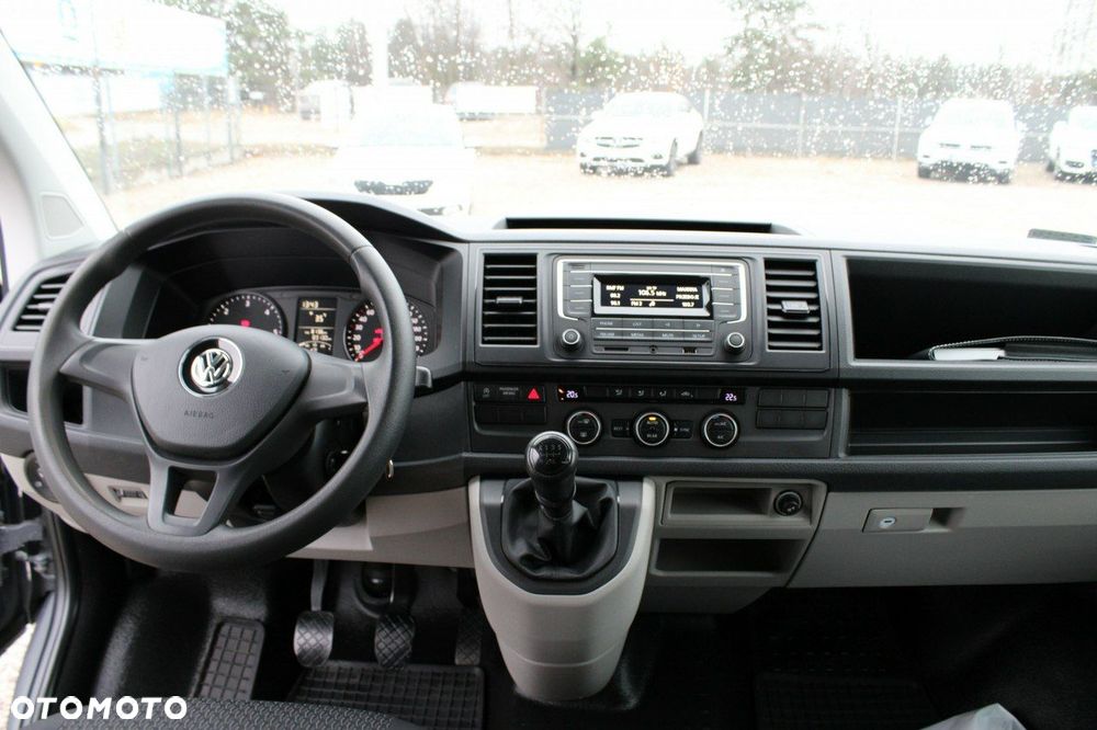 Volkswagen Caravelle - 24