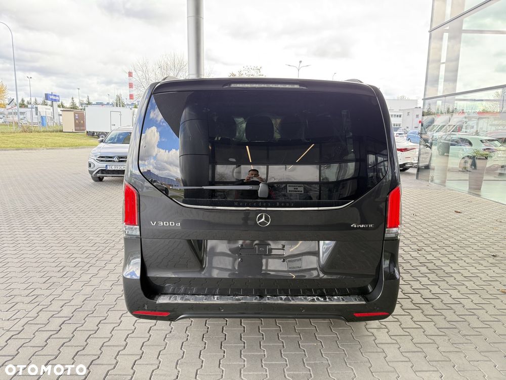 Mercedes-Benz Klasa V 300 d 4-Matic 9G-Tronic Exclusive (długi) - 17