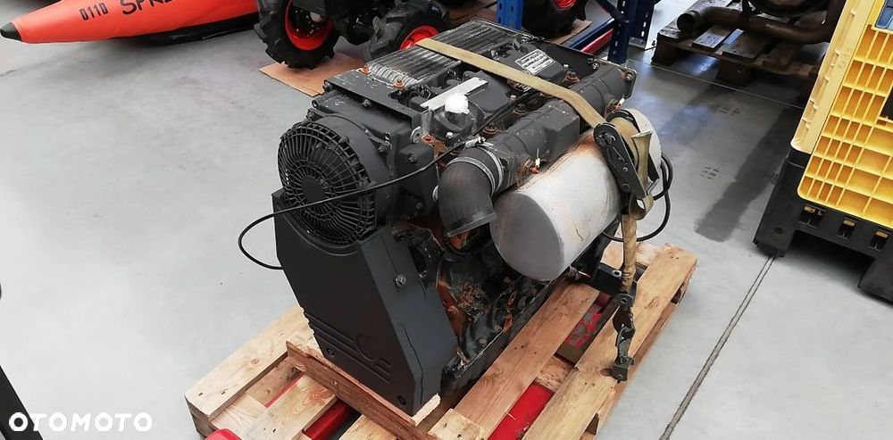 SILNIK DEUTZ F4L2011 47.8 kW 2800 rpm 4 cylinry 11000 netto - 5