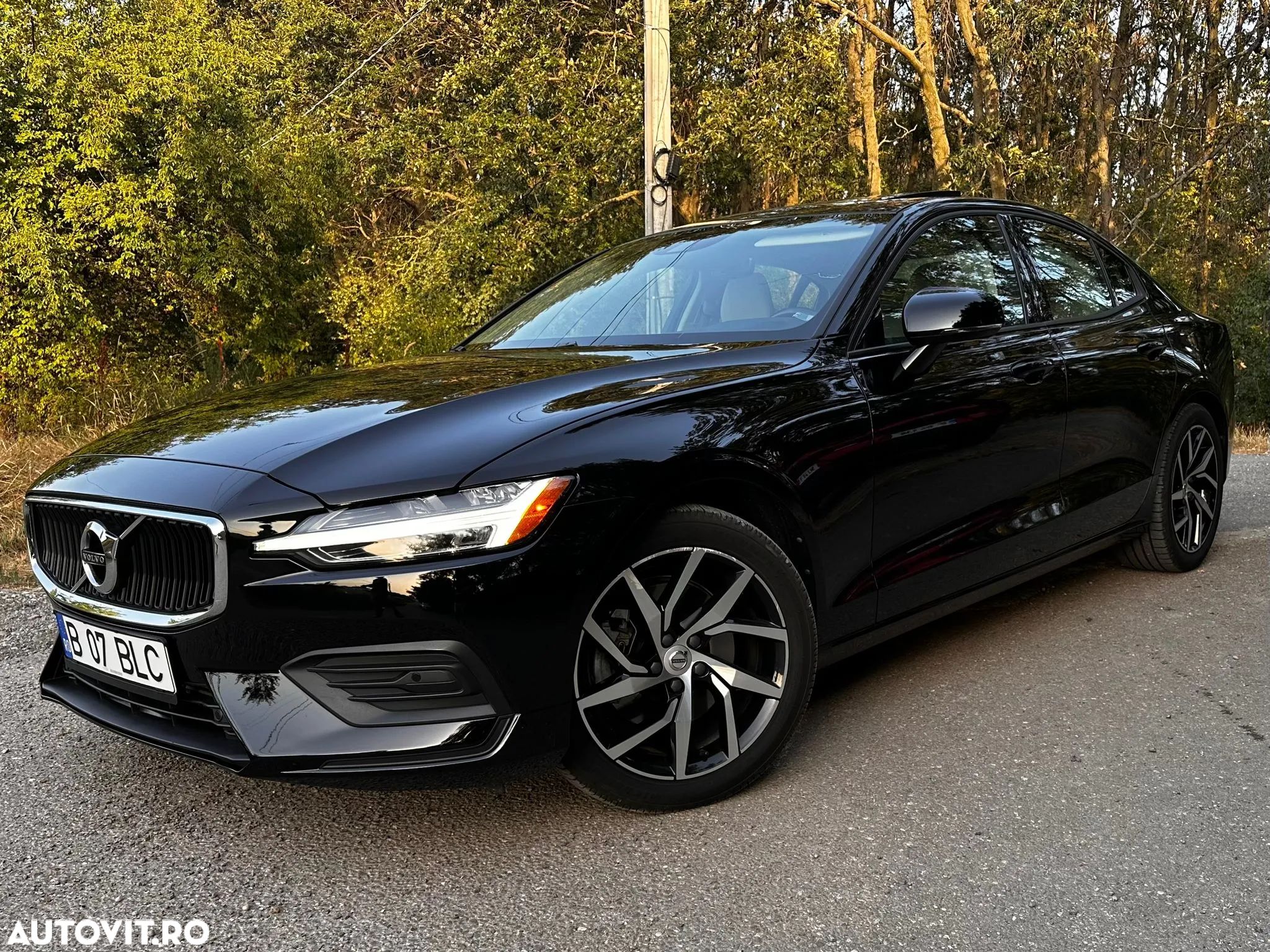 Volvo S60 T5 Momentum Pro - 1