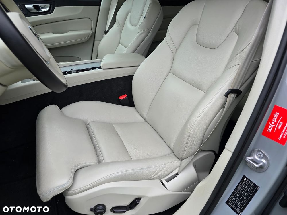 Volvo XC 60 B4 D AWD Plus Dark - 15