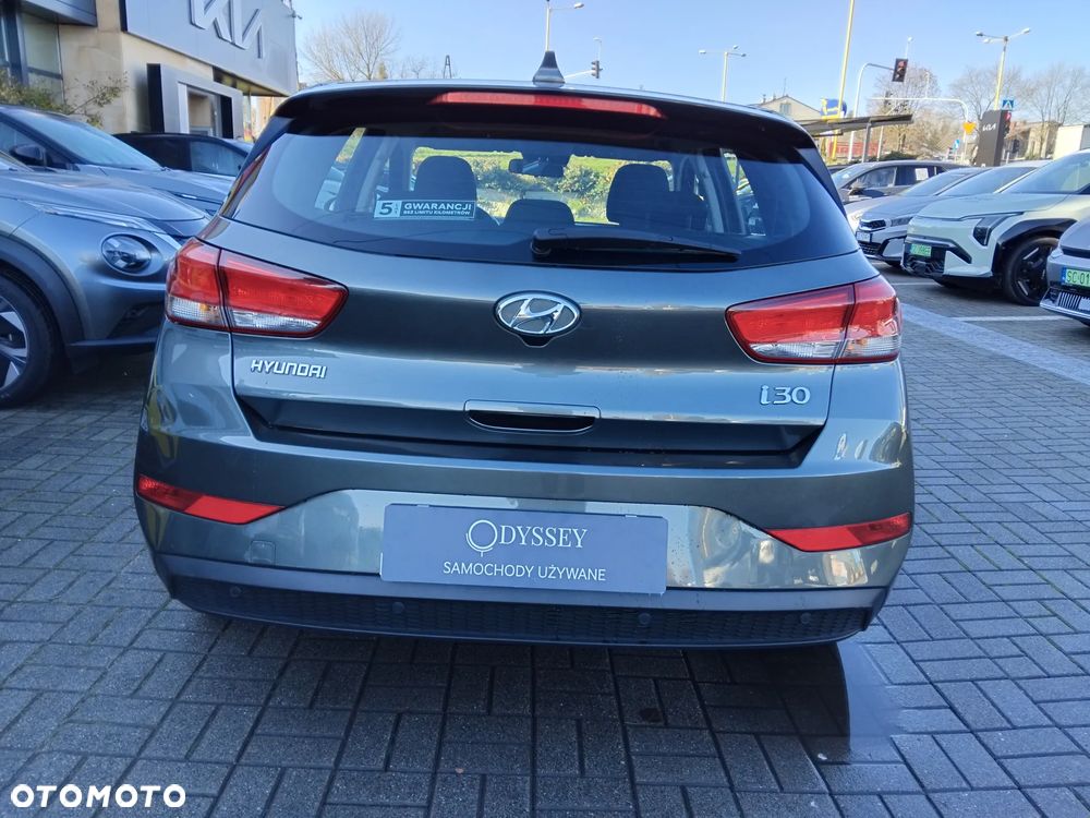 Hyundai i30 1.5 DPI Classic + - 5