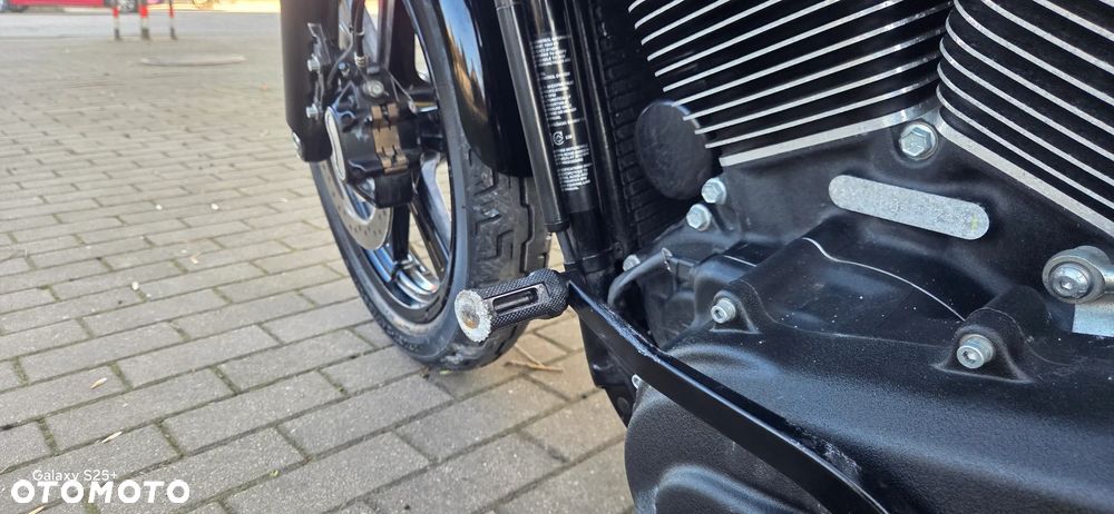 Harley-Davidson Softail Street Bob - 12