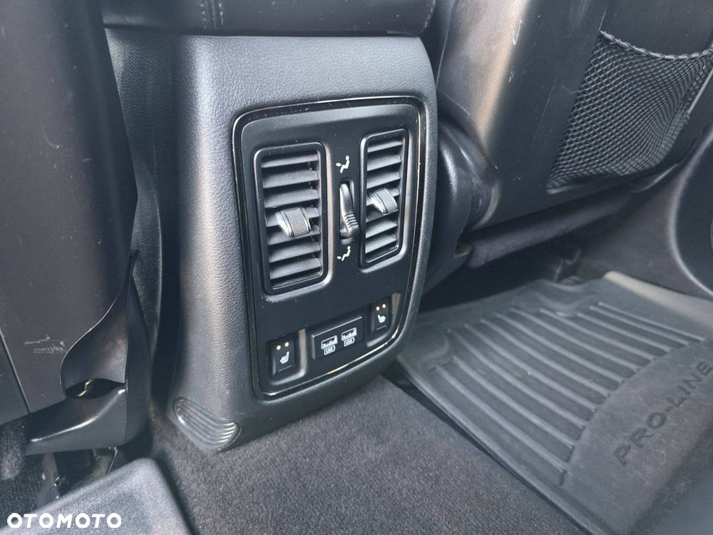 Jeep Grand Cherokee - 38