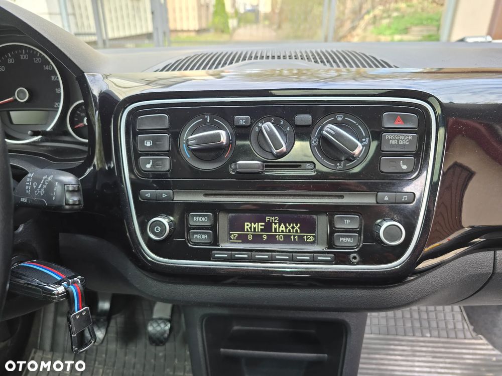 Volkswagen up! black style - 20