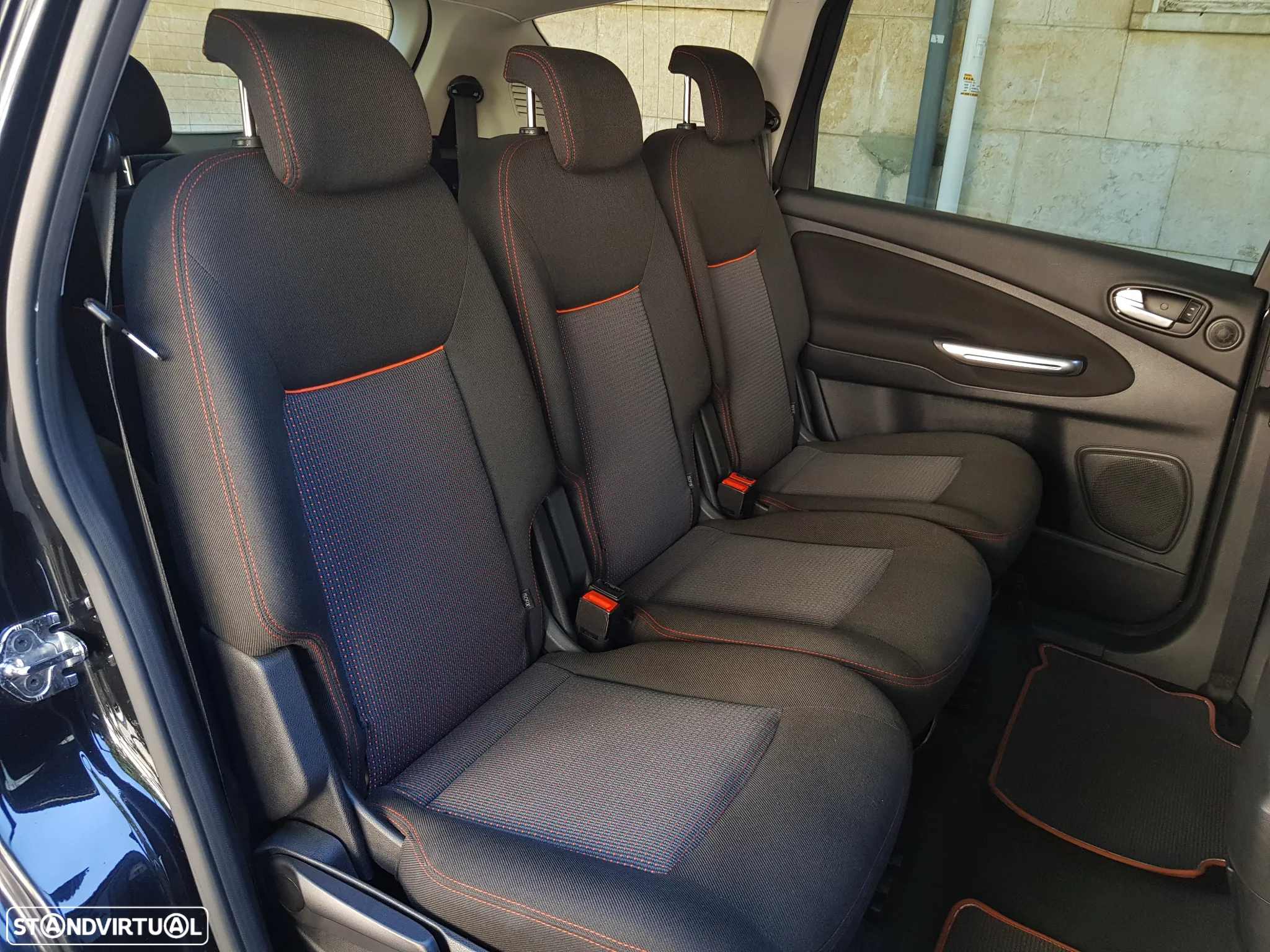 Ford S-Max 1.6 TDCi Titanium 7L - 39