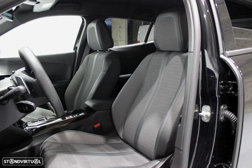 Peugeot 2008 1.5 BlueHDi Allure EAT8 - 36