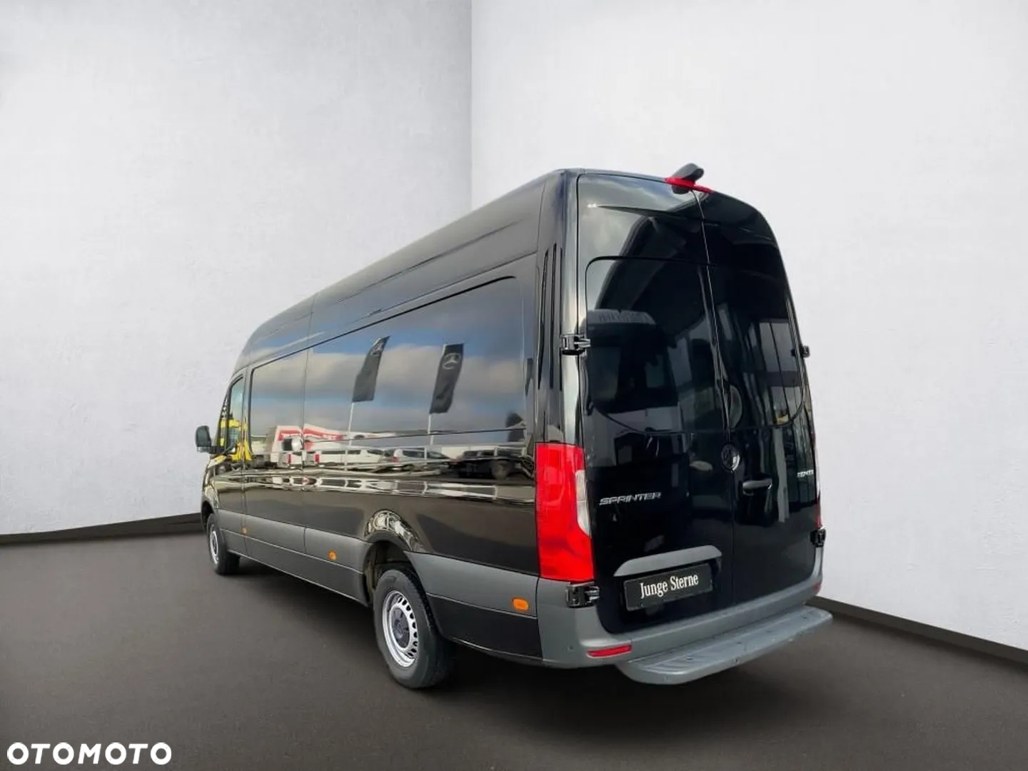 Mercedes-Benz Sprinter - 14
