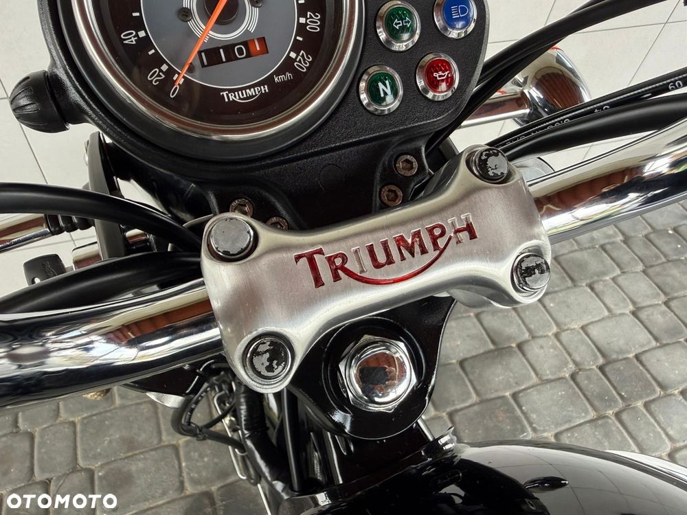 Triumph Bonneville - 17