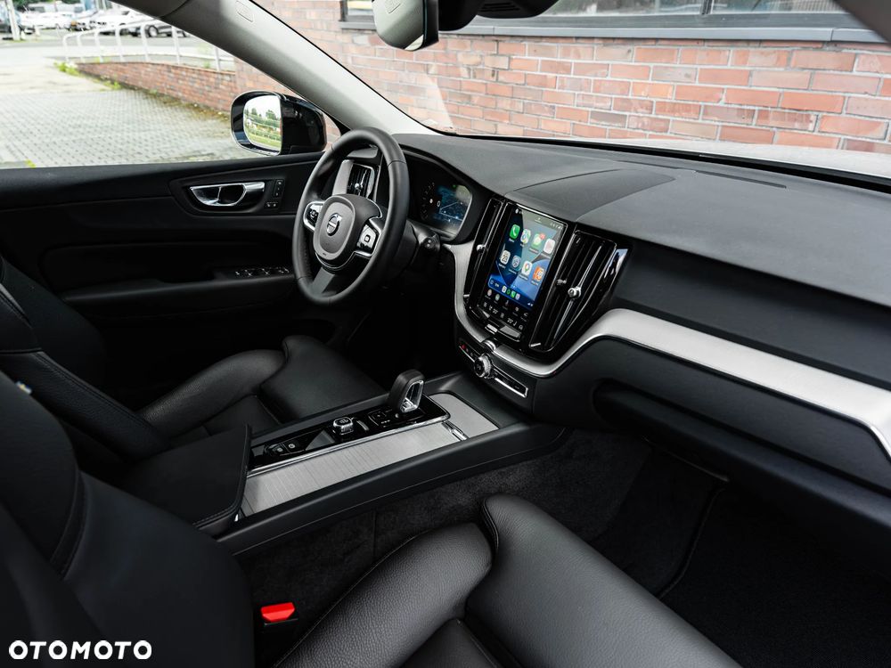 Volvo XC 60 B4 B Plus Dark - 25