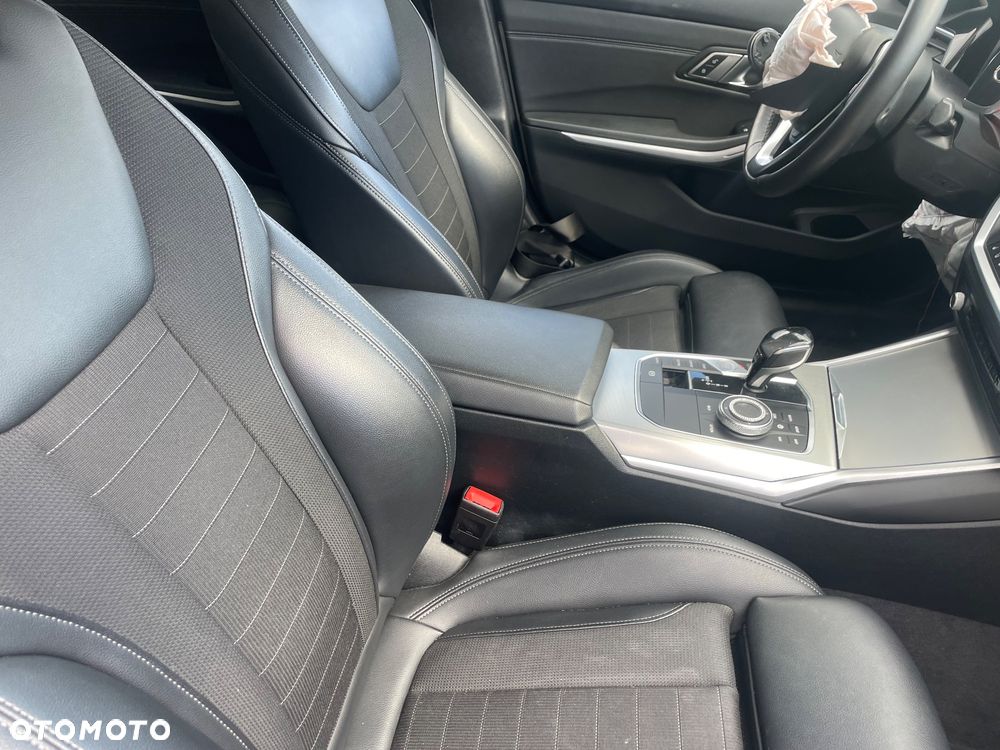 BMW Seria 3 318d Sport Line - 11