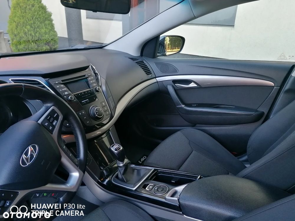 Hyundai i40 Kombi blue 1.6 Trend - 12