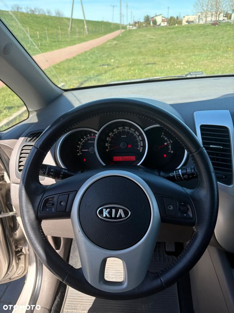 Kia Venga 1.6 L - 14