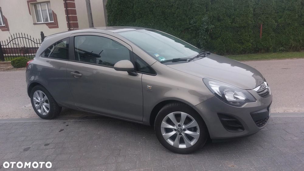 Opel Corsa 1.4 16V Color Edition - 1