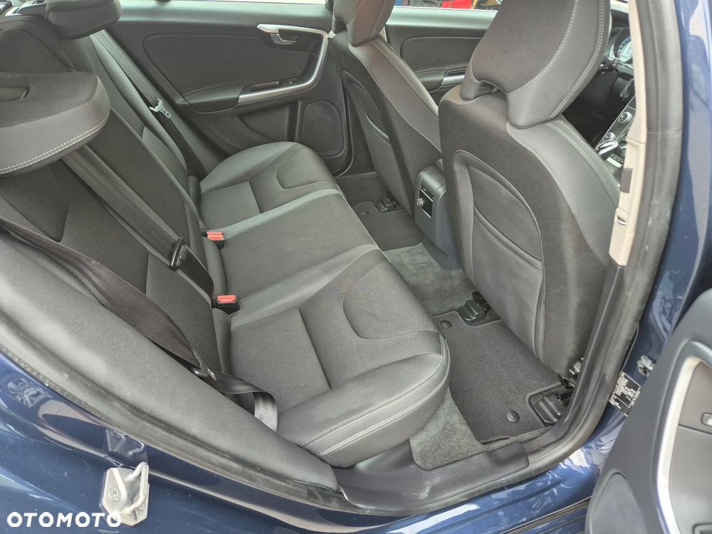 Volvo V60 T3 Base - 25