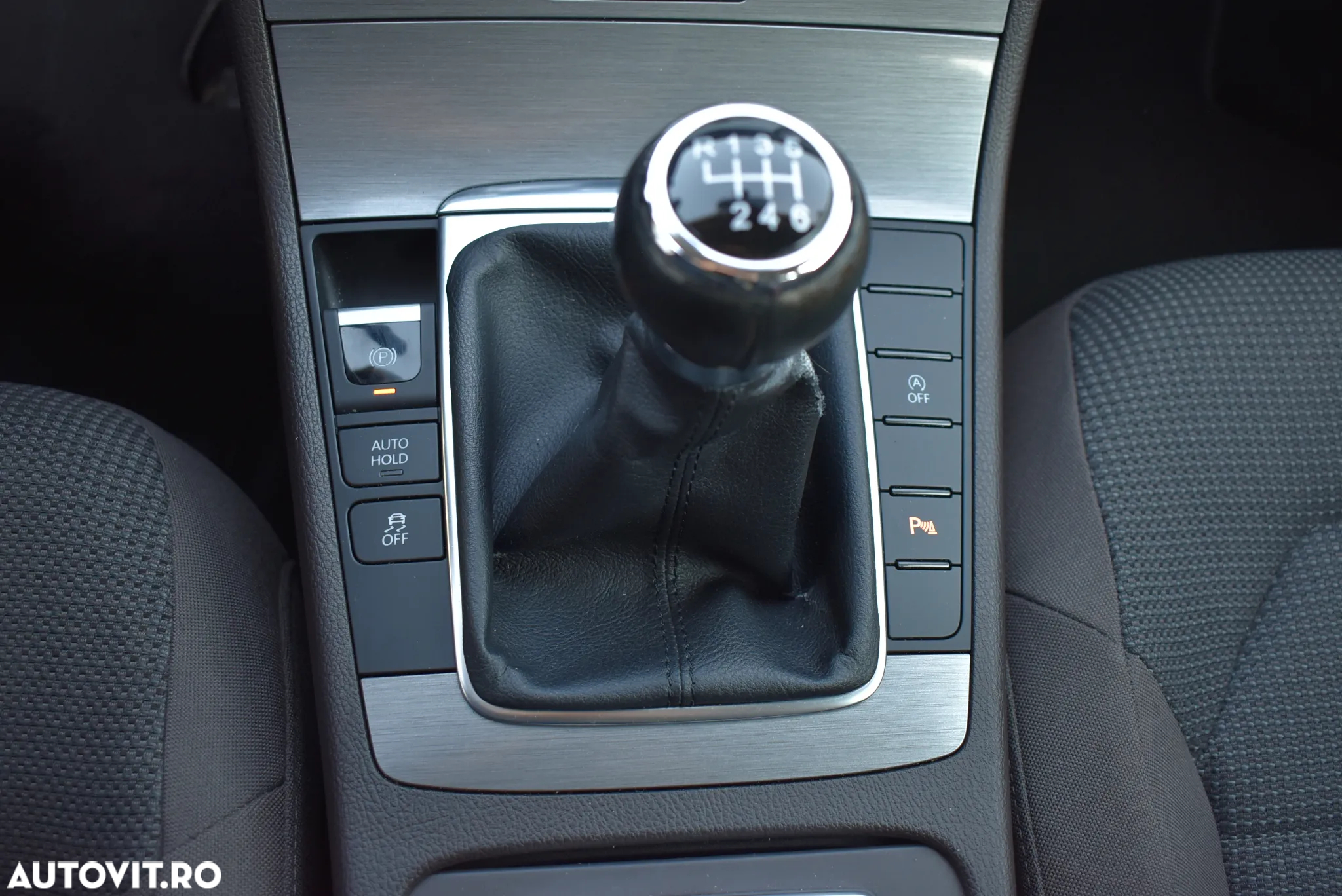 Volkswagen Passat Variant 1.6 TDI BlueMotion Technology Highline - 13