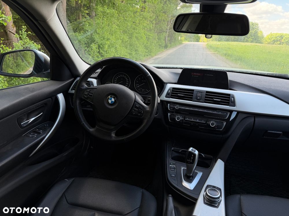 BMW Seria 3 318i - 11