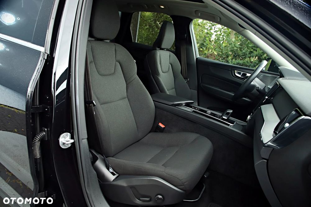 Volvo XC 60 B4 D AWD Momentum Pro - 25