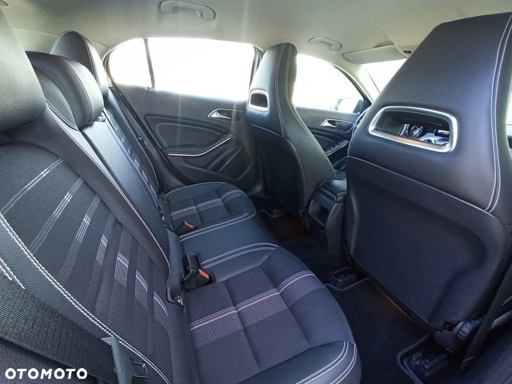 Mercedes-Benz GLA - 9