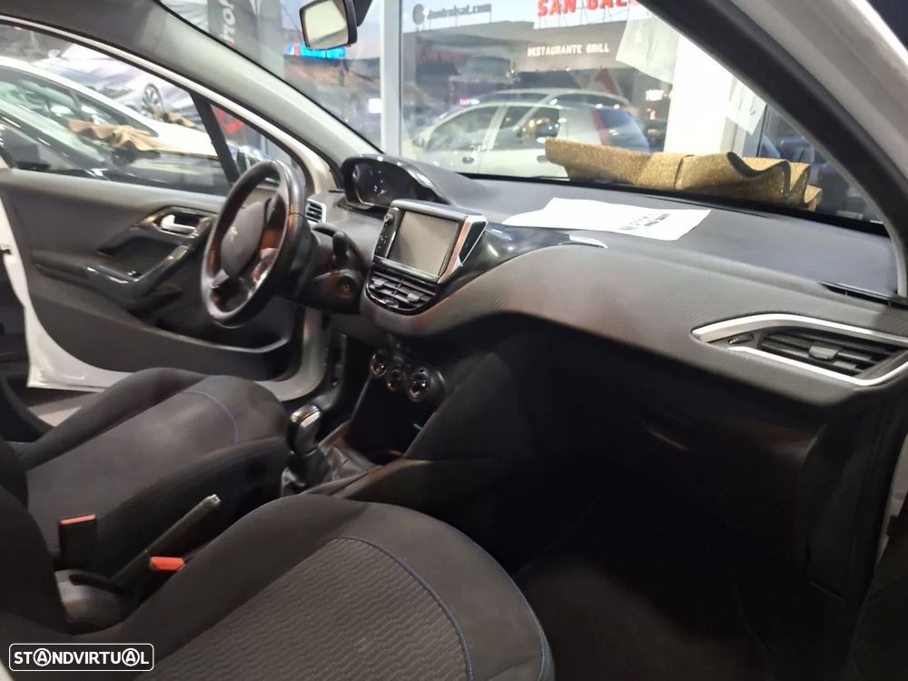Peugeot 208 1.2 VTi SE Style - 13