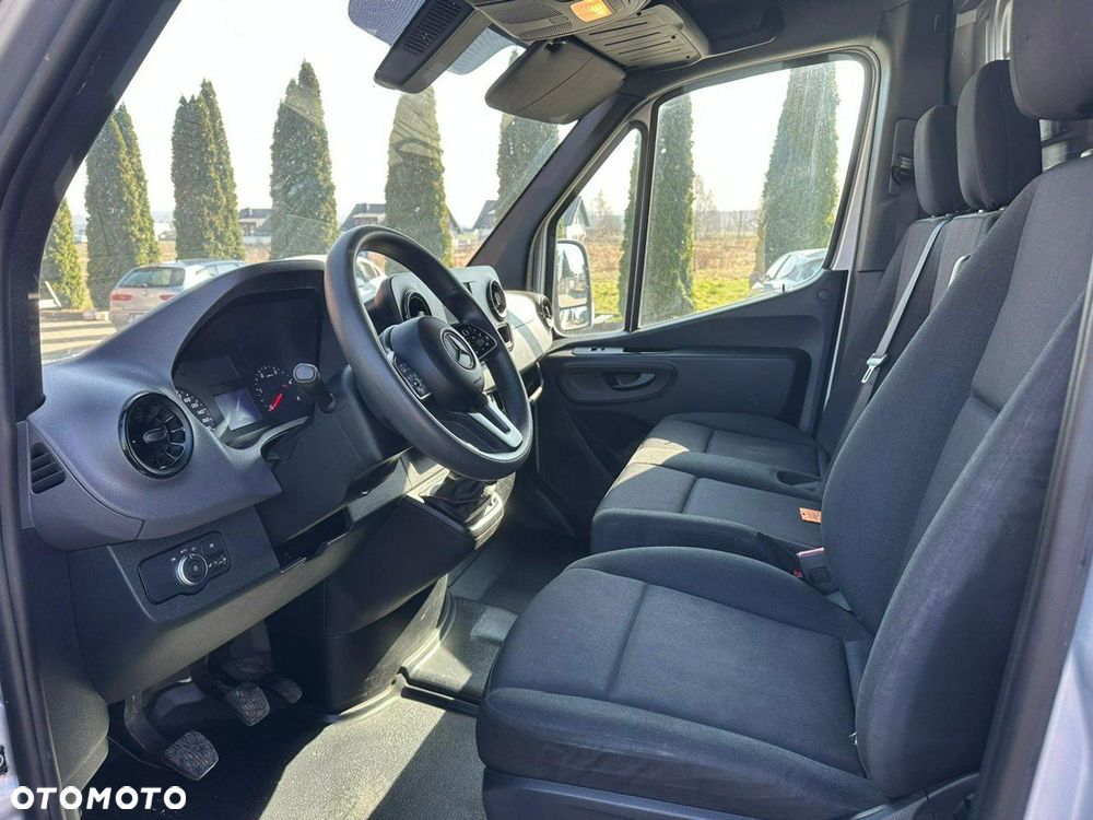Mercedes-Benz Sprinter - 13