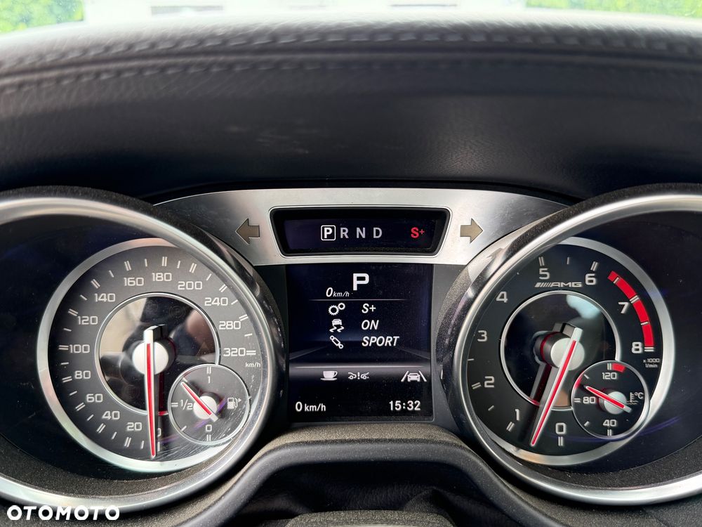 Mercedes-Benz SL 63 AMG - 35