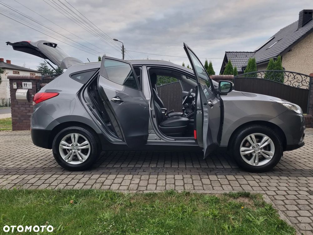 Hyundai ix35 2.0 CRDi 4WD Fifa World Cup Gold Edition - 24