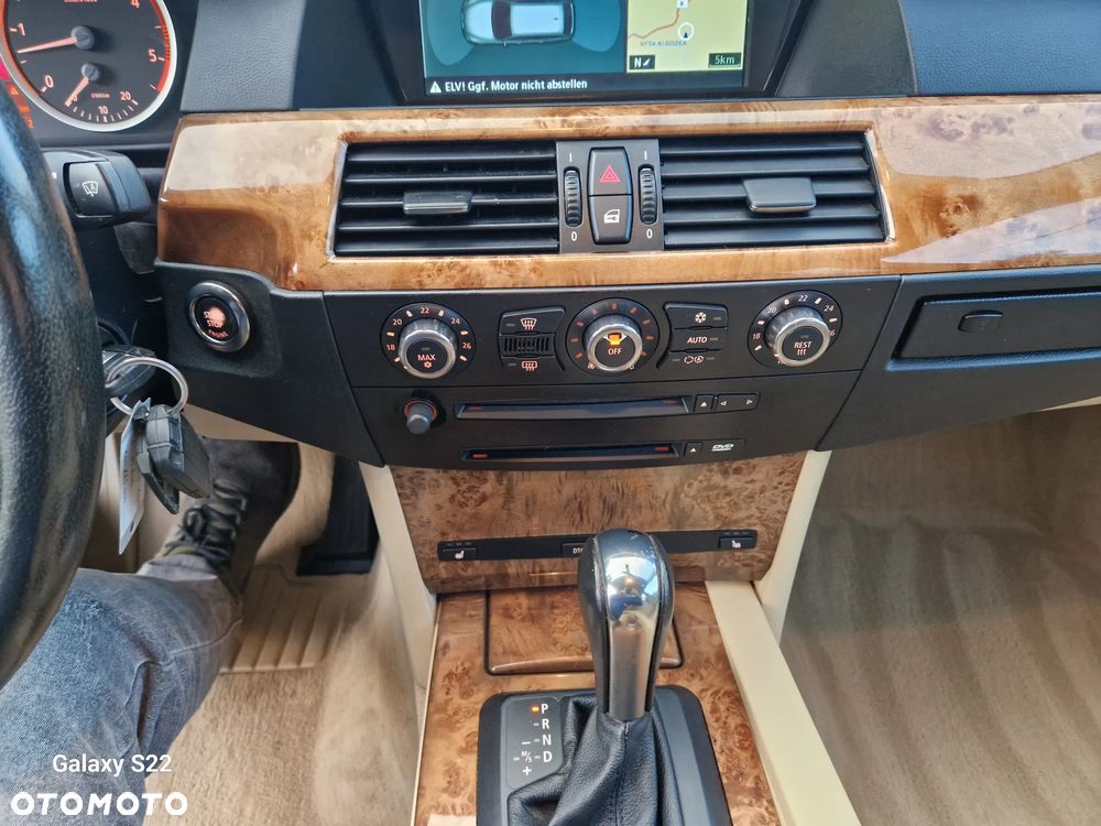BMW Seria 5 525d - 23