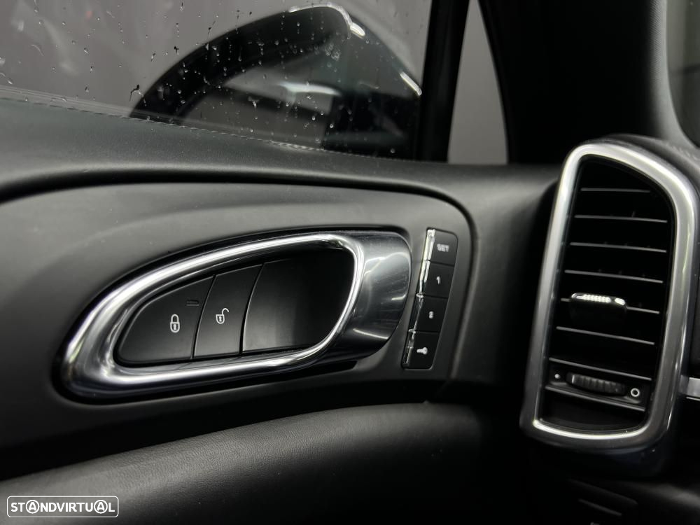 Porsche Cayenne S E-Hybrid - 13