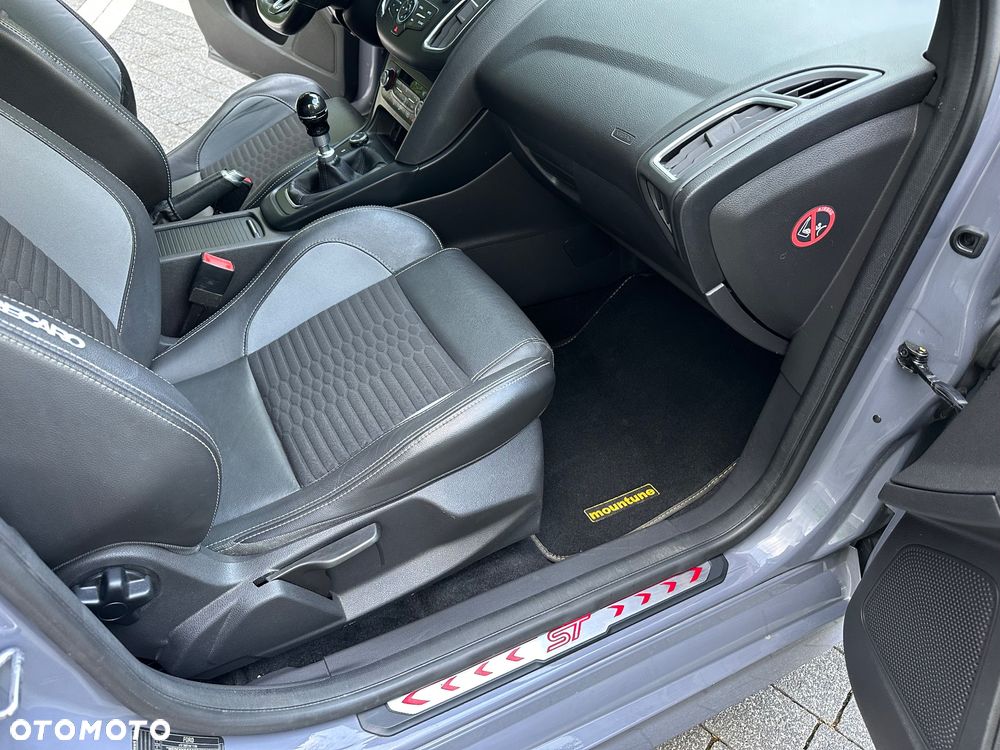 Ford Focus 2.0 TDCi ST mit Leder-Sport-Paket - 16