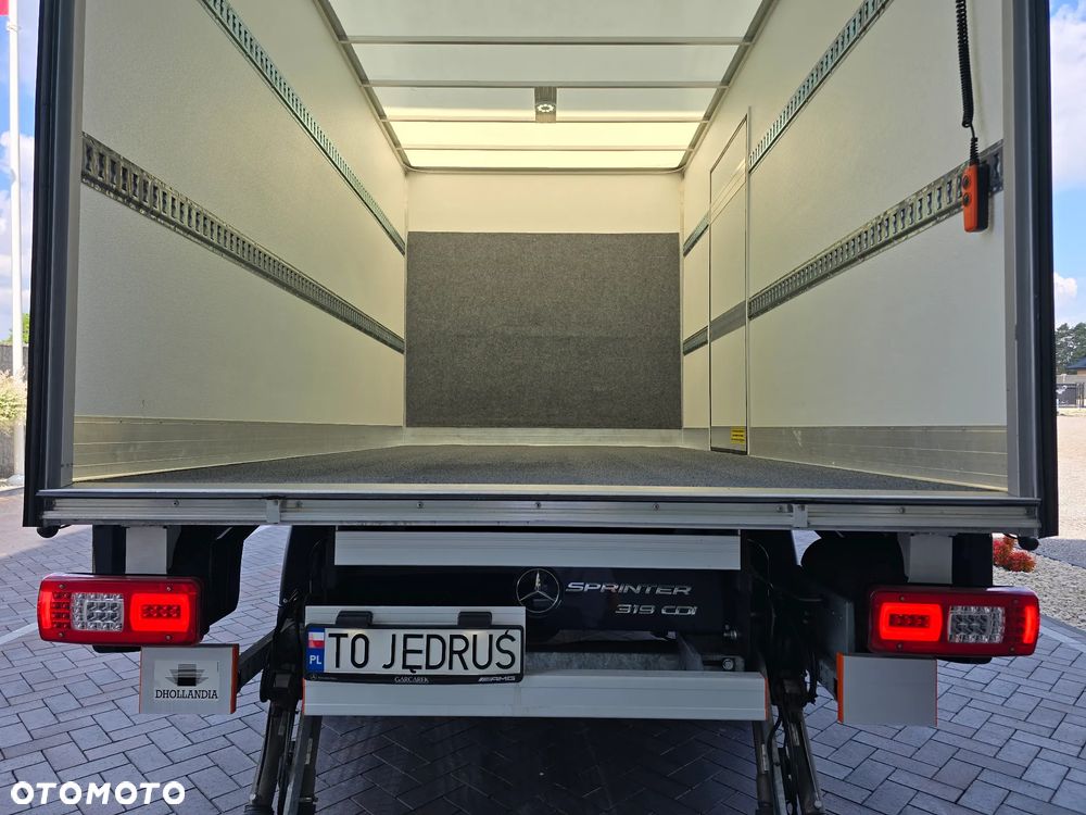 Mercedes-Benz SPRINTER 319 3.0 CDI KONTENER 4,28cmDługi 2,29cmSzero 2,24cmWysok + WINDA 750Kg 42Tyś km SERWIS DO OSTATNIEGO Km ASO MERCEDES-BENZ SALON PL STAN NOWY NOWY NOWY FABRYCZNA GWARANCJA - 17