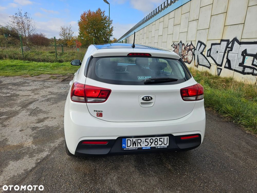 Kia Rio - 12