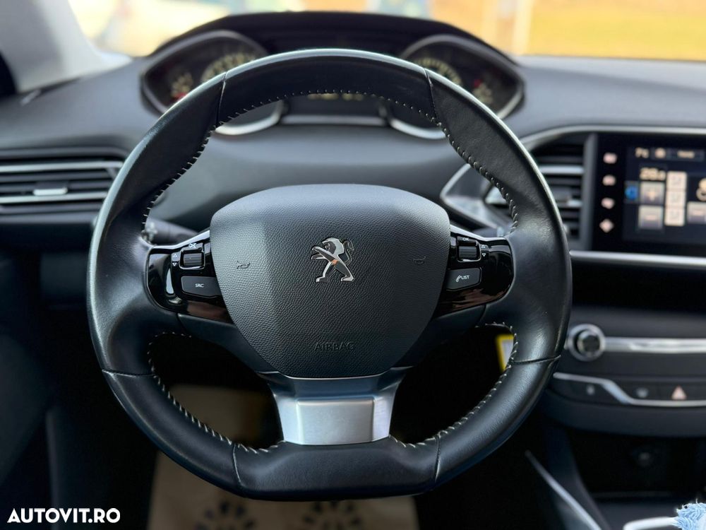 Peugeot 308 1.2 e-THP STT Allure - 11