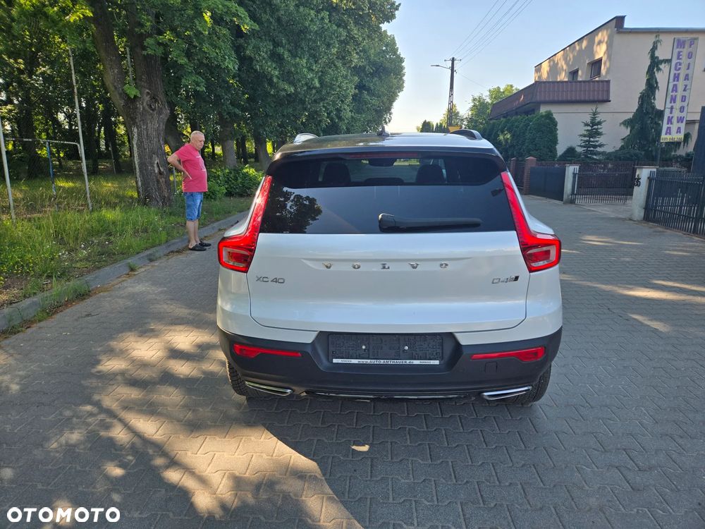 Volvo XC 40 D4 AWD R-Design - 4