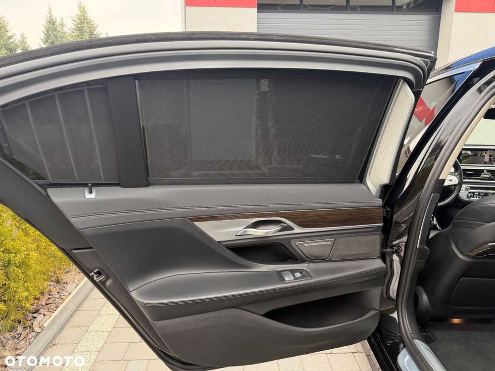 BMW Seria 7 740Li - 28