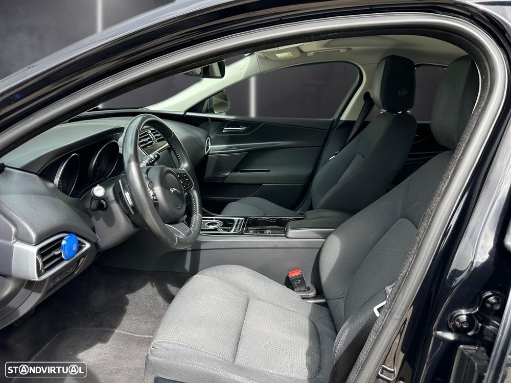 Jaguar XE 2.0 D Prestige Aut. - 10