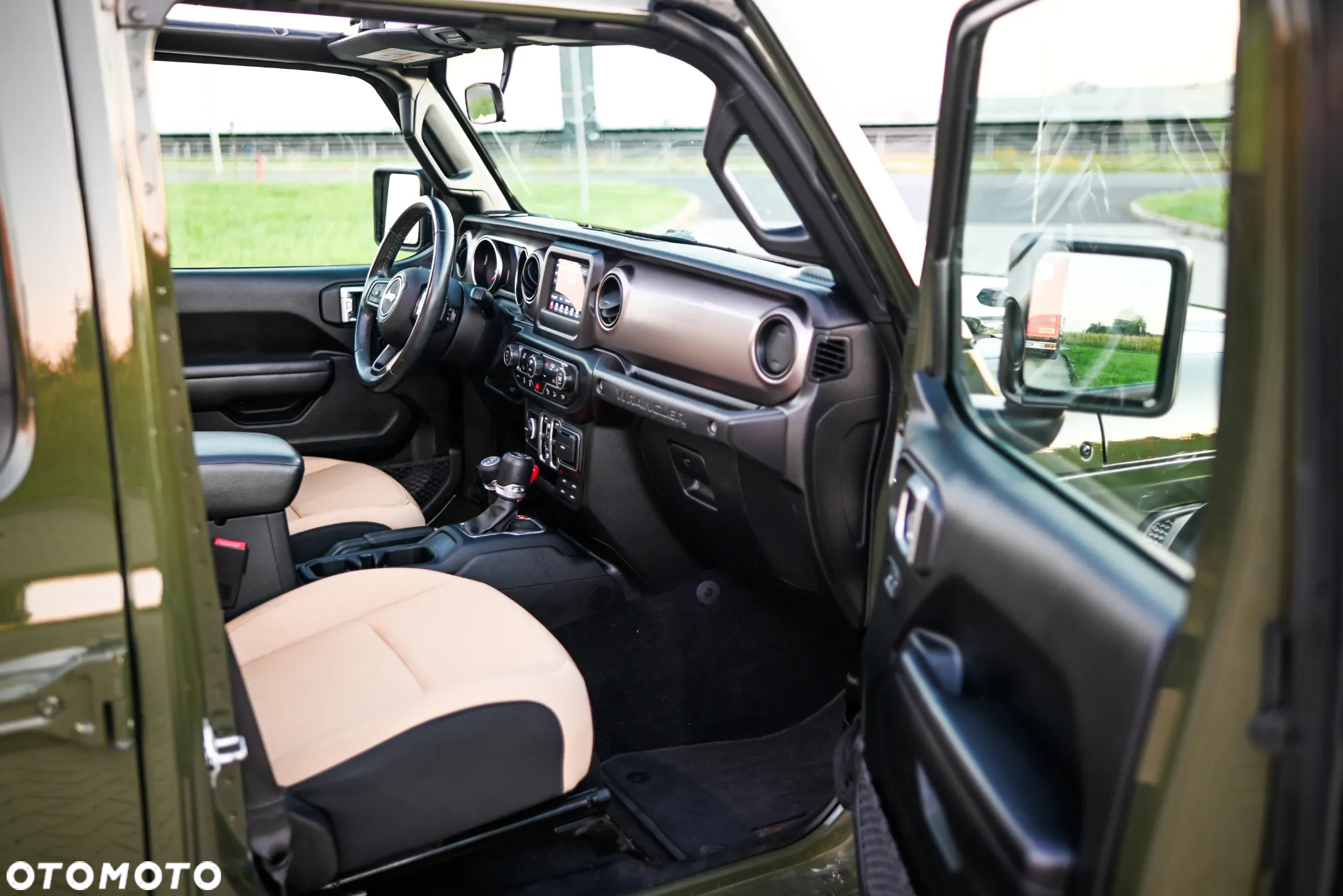 Jeep Wrangler - 24