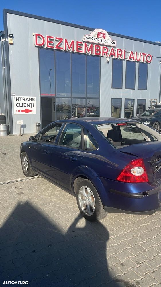 Dezmembram Ford Focus 2 sedan 1.6 benzina din 2006 - 2