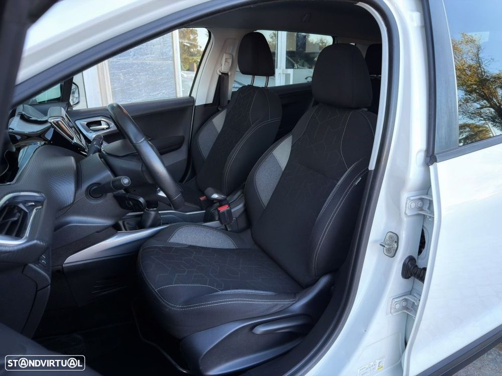 Peugeot 2008 1.2 PureTech Allure — fotografia 7