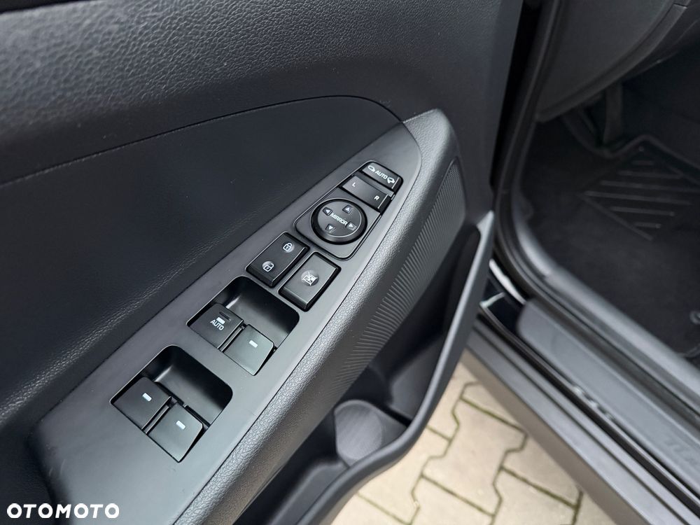 Hyundai Tucson blue 1.7 CRDi 2WD DCT Premium - 38