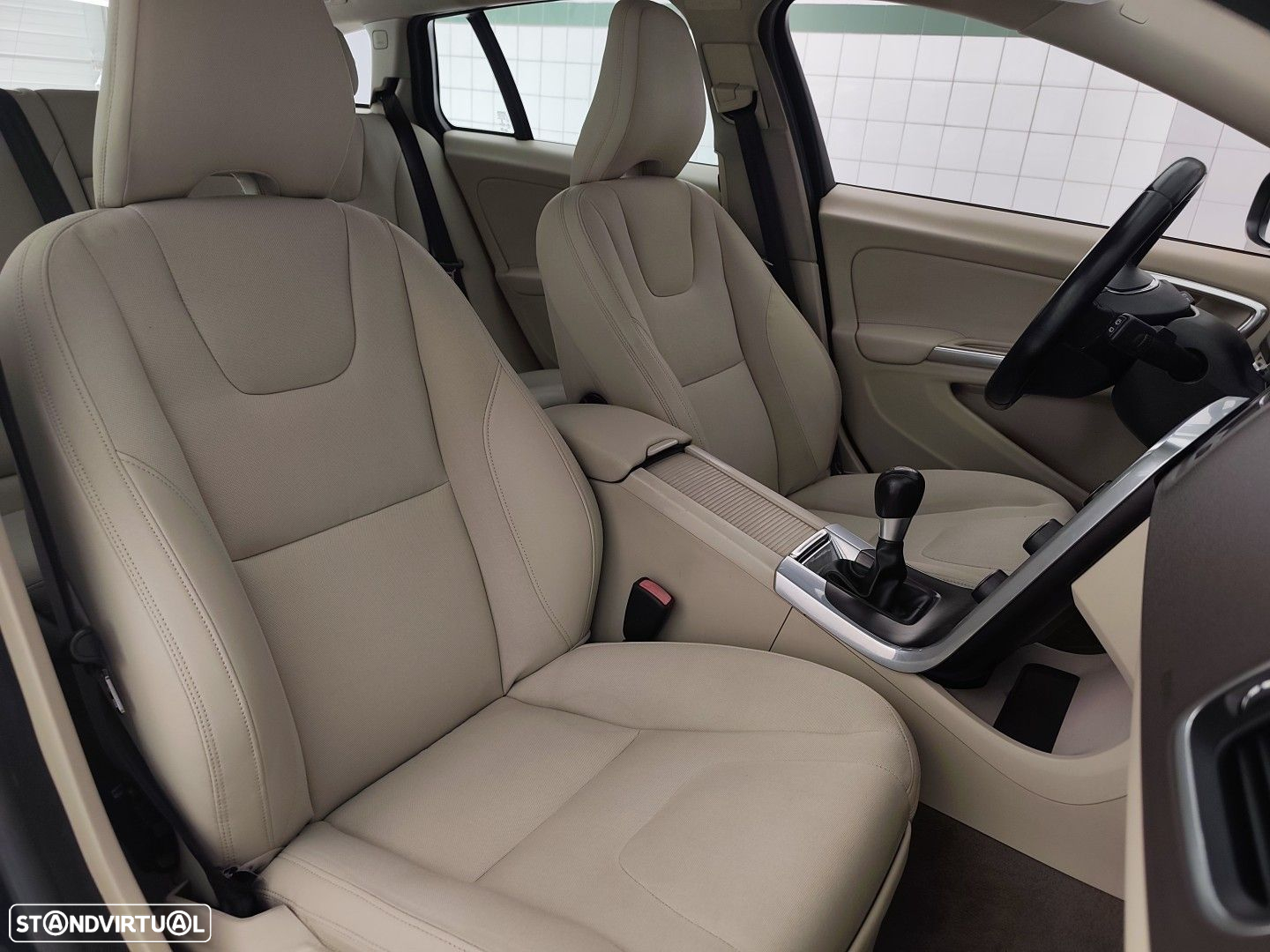 Volvo V60 2.0 D4 Momentum - 11
