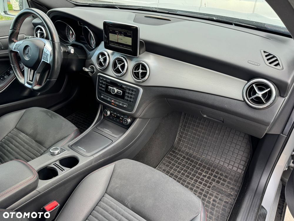 Mercedes-Benz GLA - 12