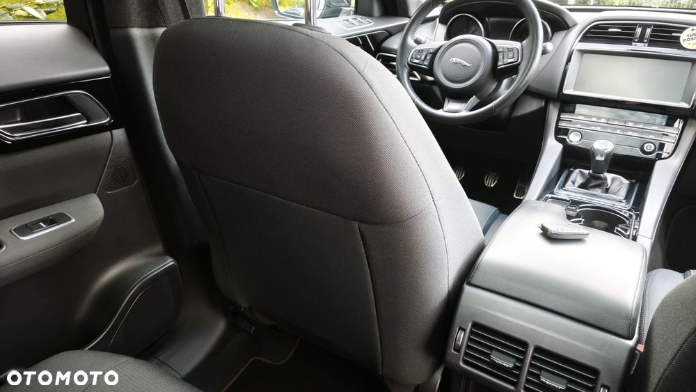 Jaguar F-Pace 2.0 i4D RWD Pure - 29