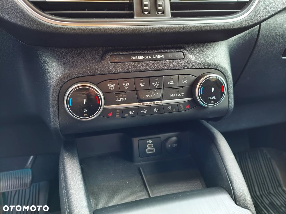 Ford Kuga 2.5 FHEV AWD Titanium eCVT - 24