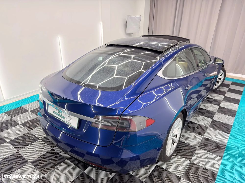 Tesla Model S 90D - 9
