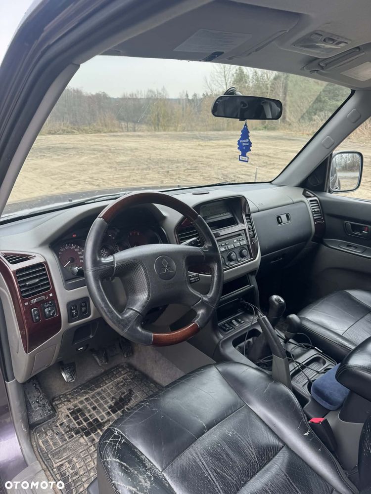 Mitsubishi Pajero - 6