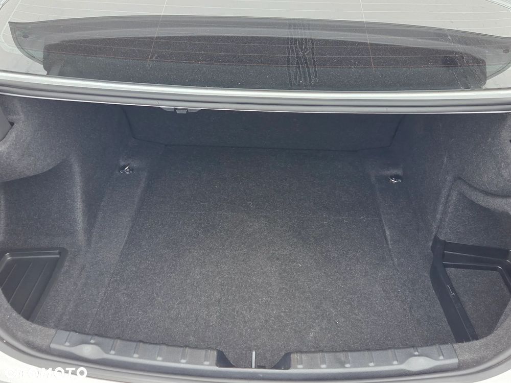 BMW Seria 3 320i xDrive - 16